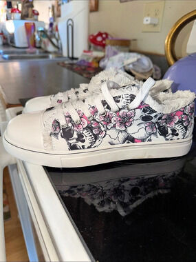Floral Fringe Sneakers in White & Pink
